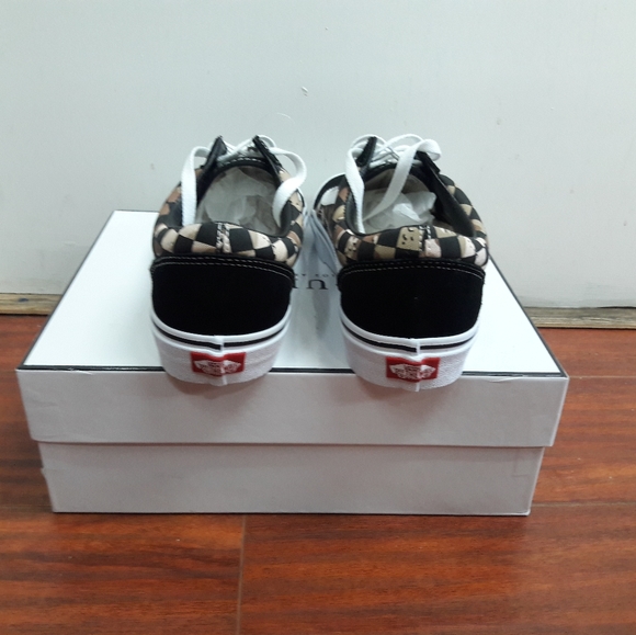 Vans - Picture 2 of 3